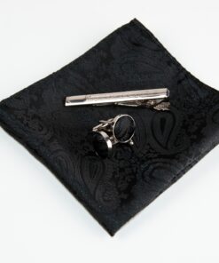 juoda fantazija, segtukas ir sąsagos