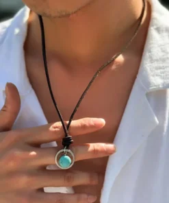 kaklo papuošalas su akmenuku