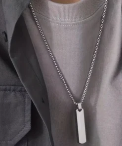 sidabro spalvos pakabukas